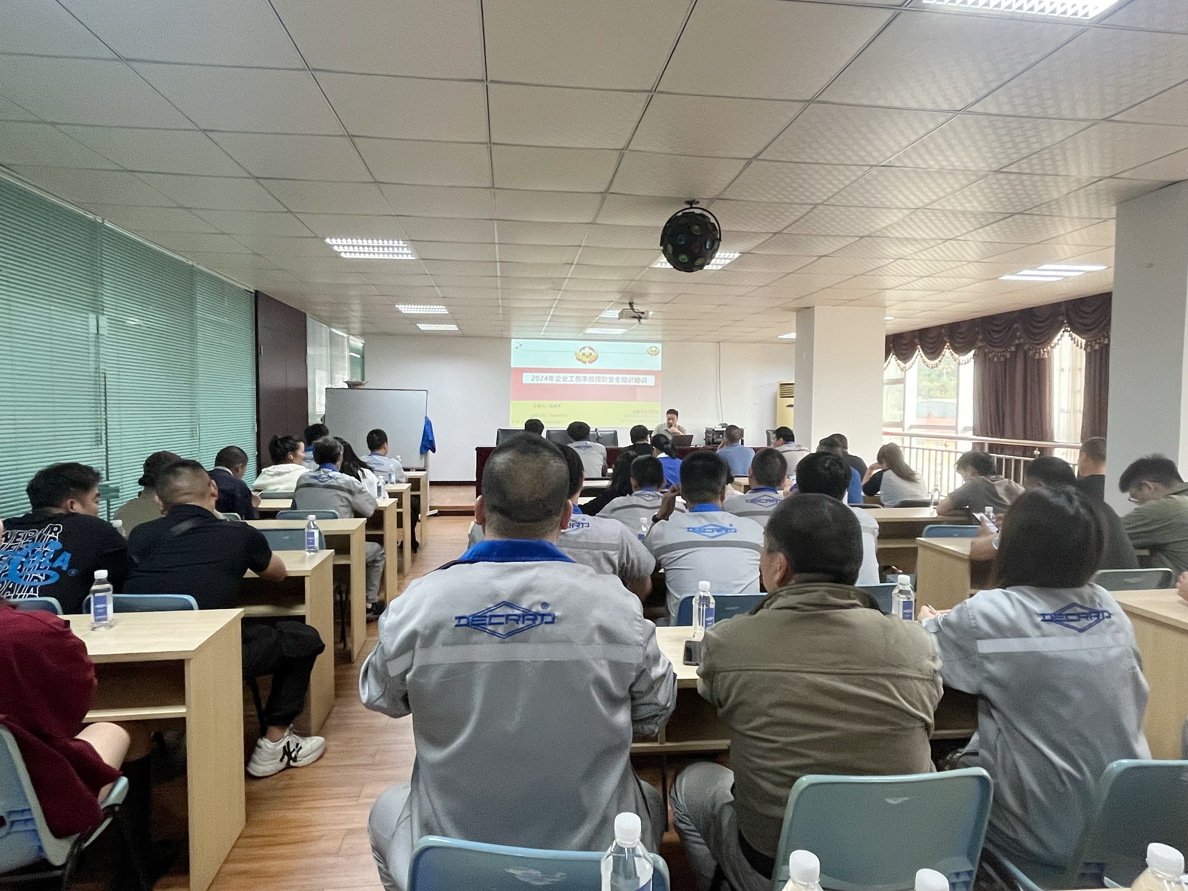 Carry out safe production knowledge training, firm enterprise safety development